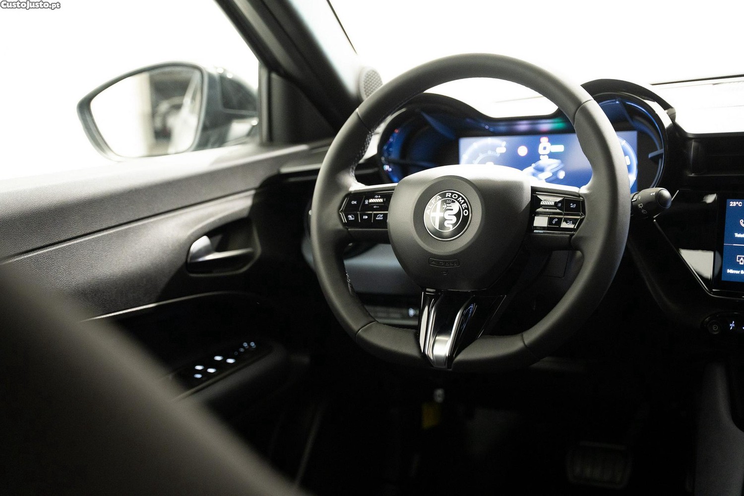 Alfa Romeo Junior 54 kWh Intensa — fotografia 19