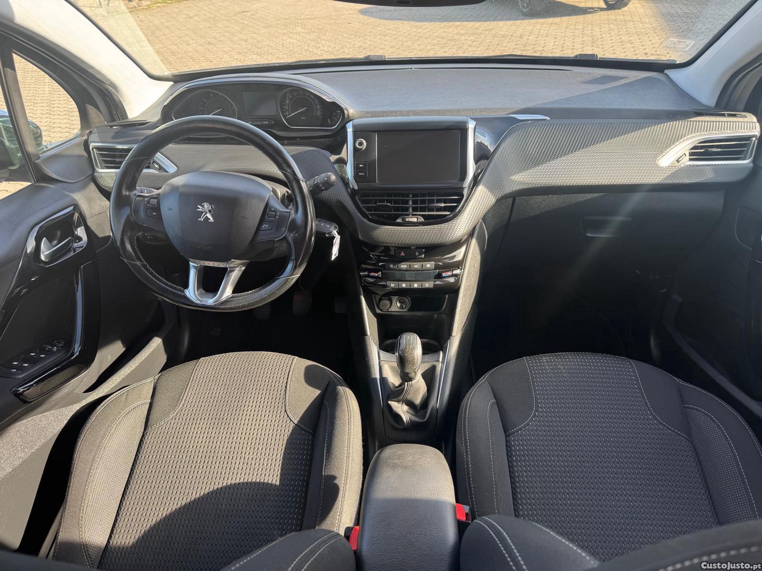 Peugeot 208 Signature turbo — fotografia 4