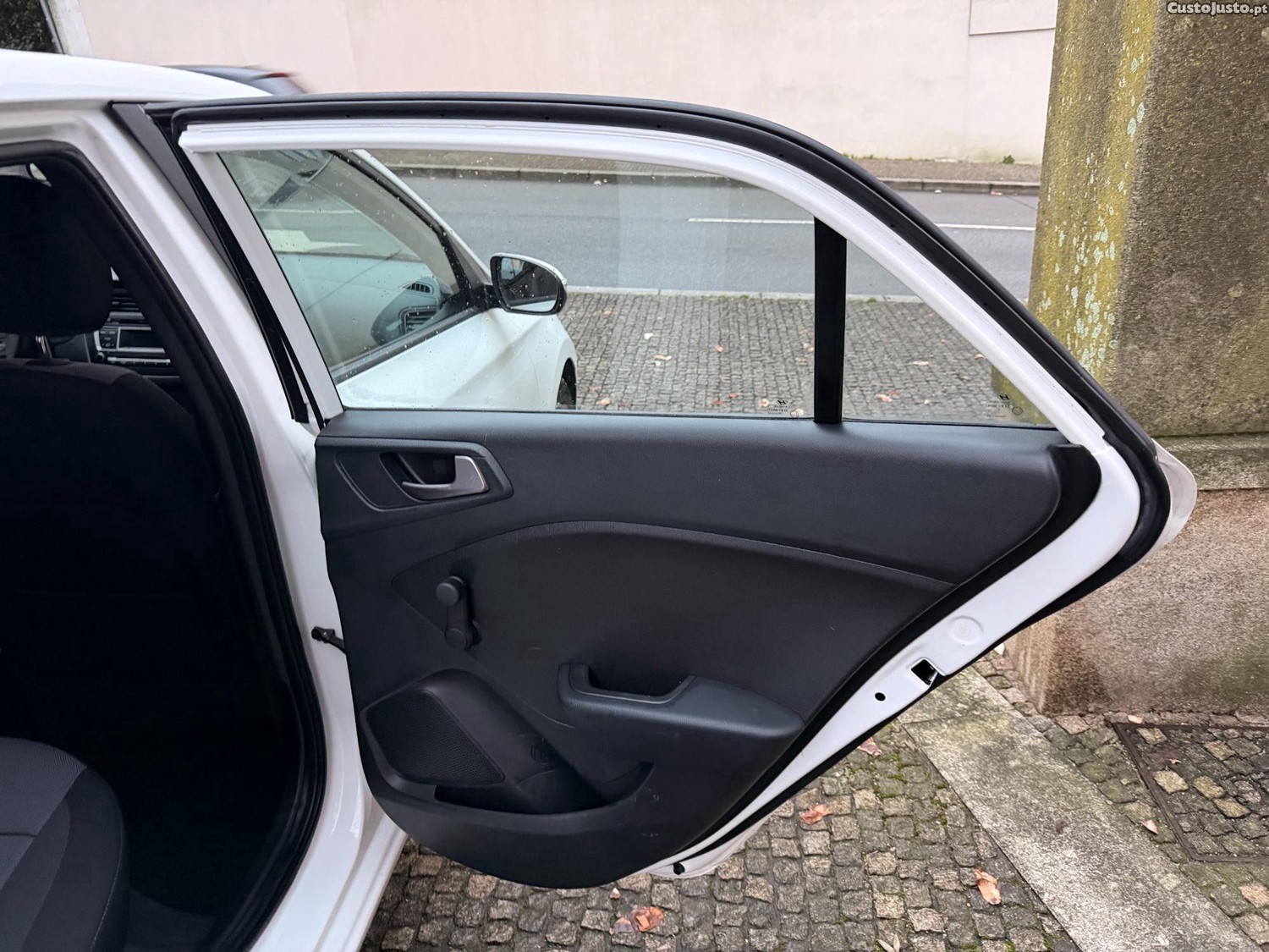 Hyundai i20 1.1 CDRi LED — fotografia 5
