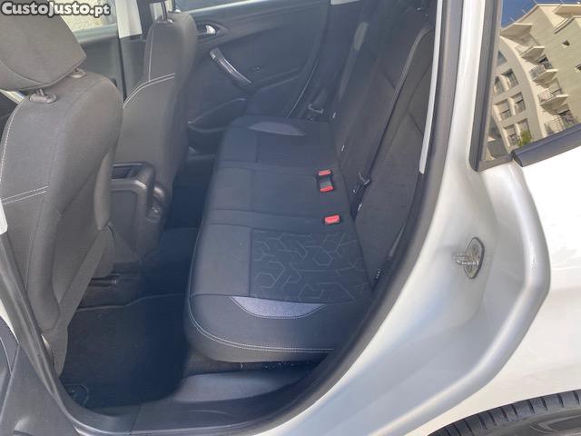 Peugeot 2008 1.2 PureTech Style — fotografia 5