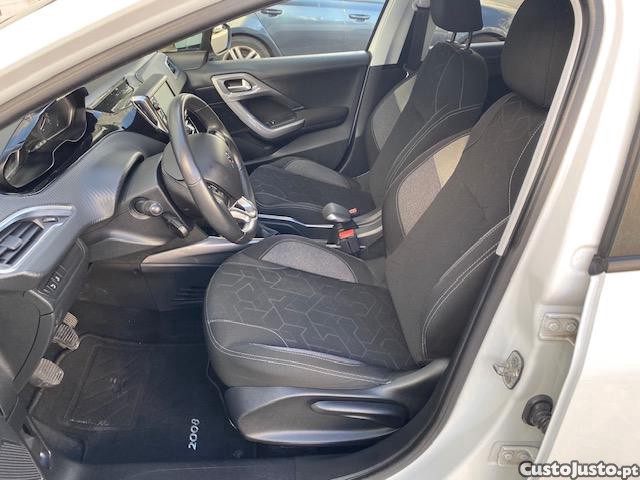 Peugeot 2008 1.2 PureTech Style — fotografia 9