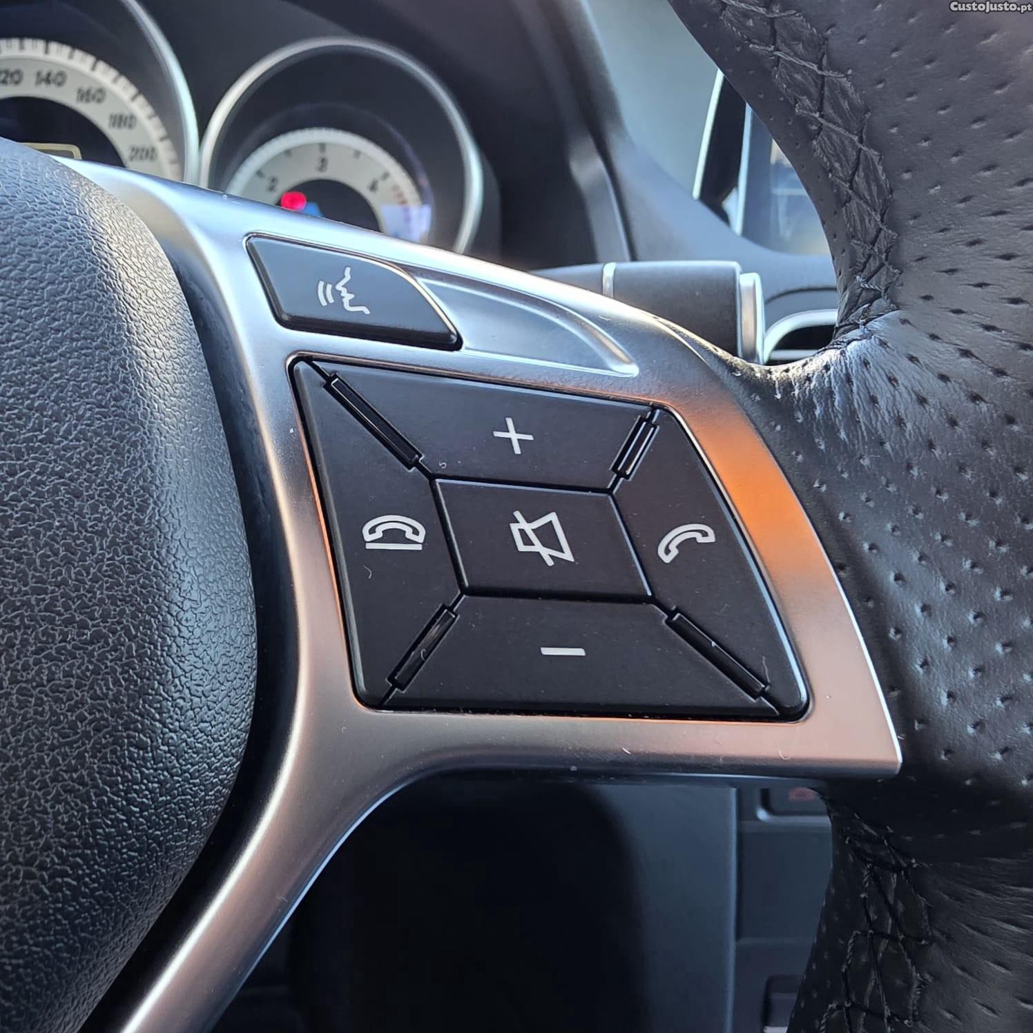 Mercedes-Benz E 220 CDi BlueEfficiency Auto — fotografia 5