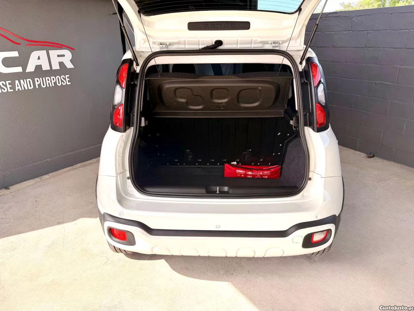 Fiat Panda 1.0 hybrid city cross — fotografia 12