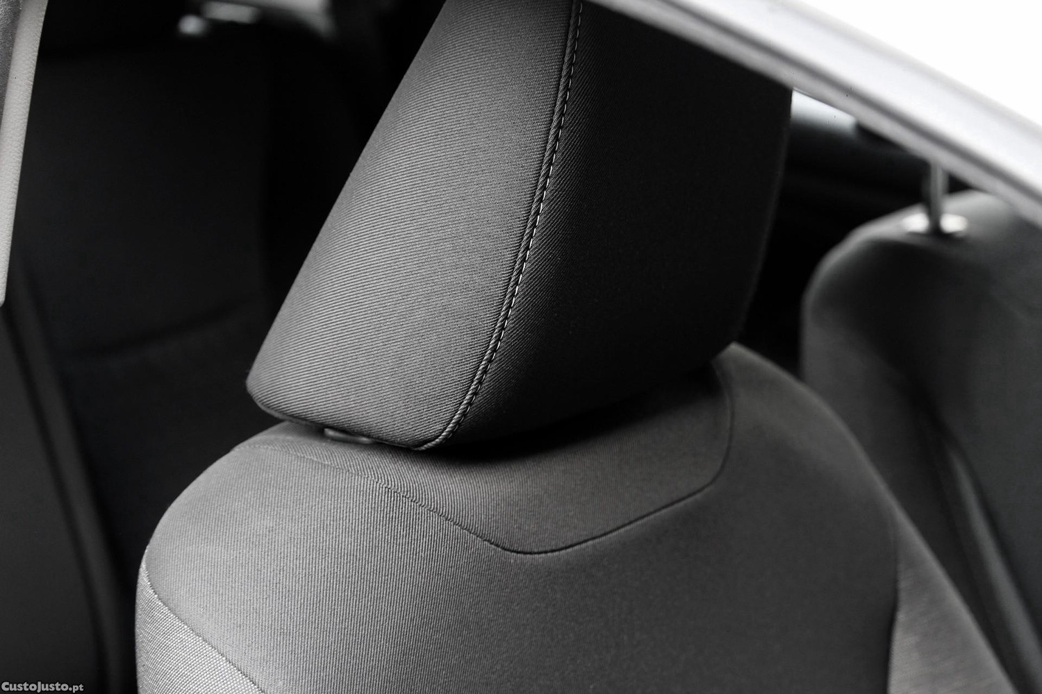 Toyota Yaris 1.5 HDF Comfort — fotografia 12