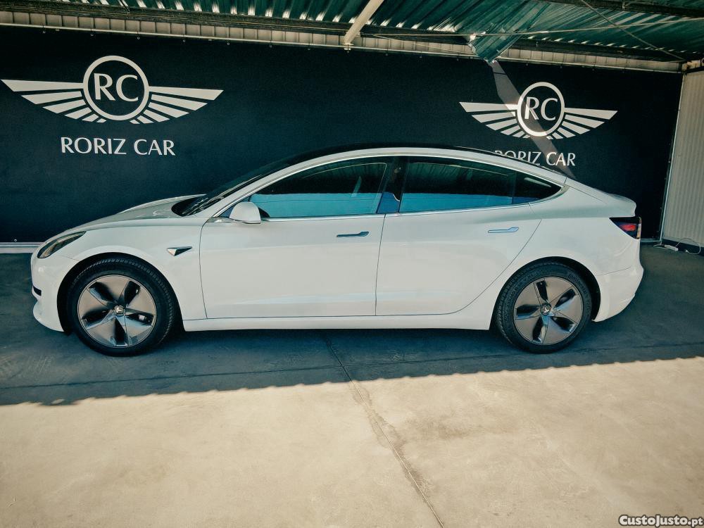 Tesla Model 3 Standard Range Plus — fotografia 10