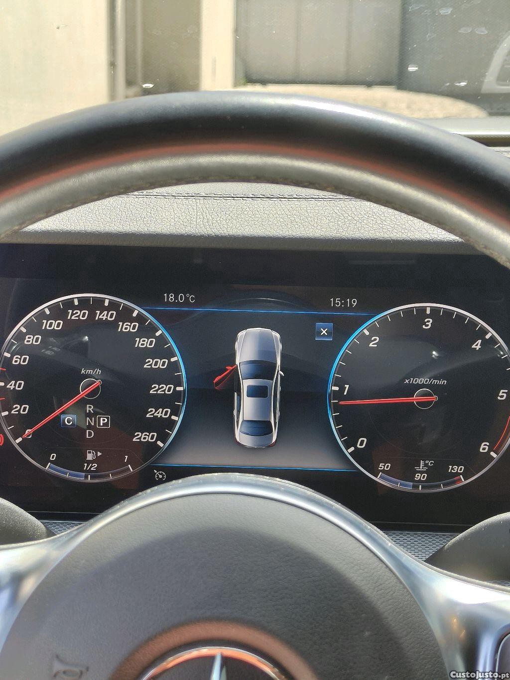 Mercedes-Benz E 220 AMG Line — fotografia 5