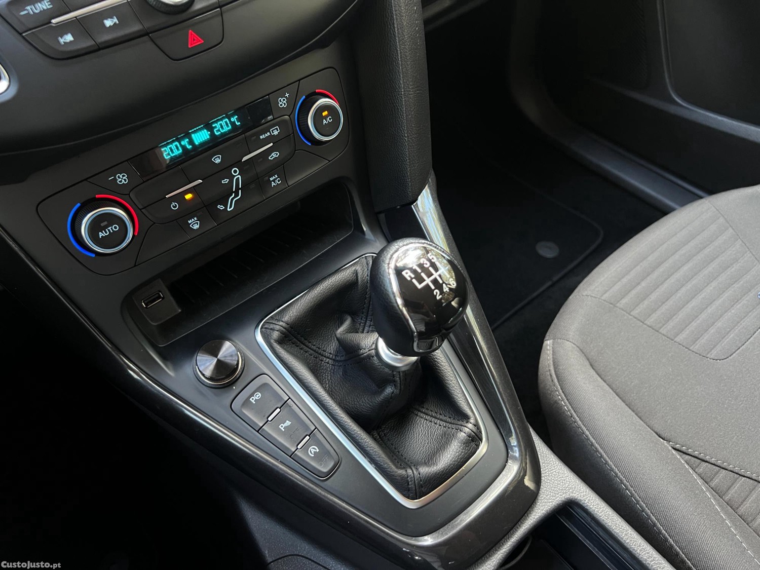 Ford Focus TDCI TITANIUM — fotografia 6