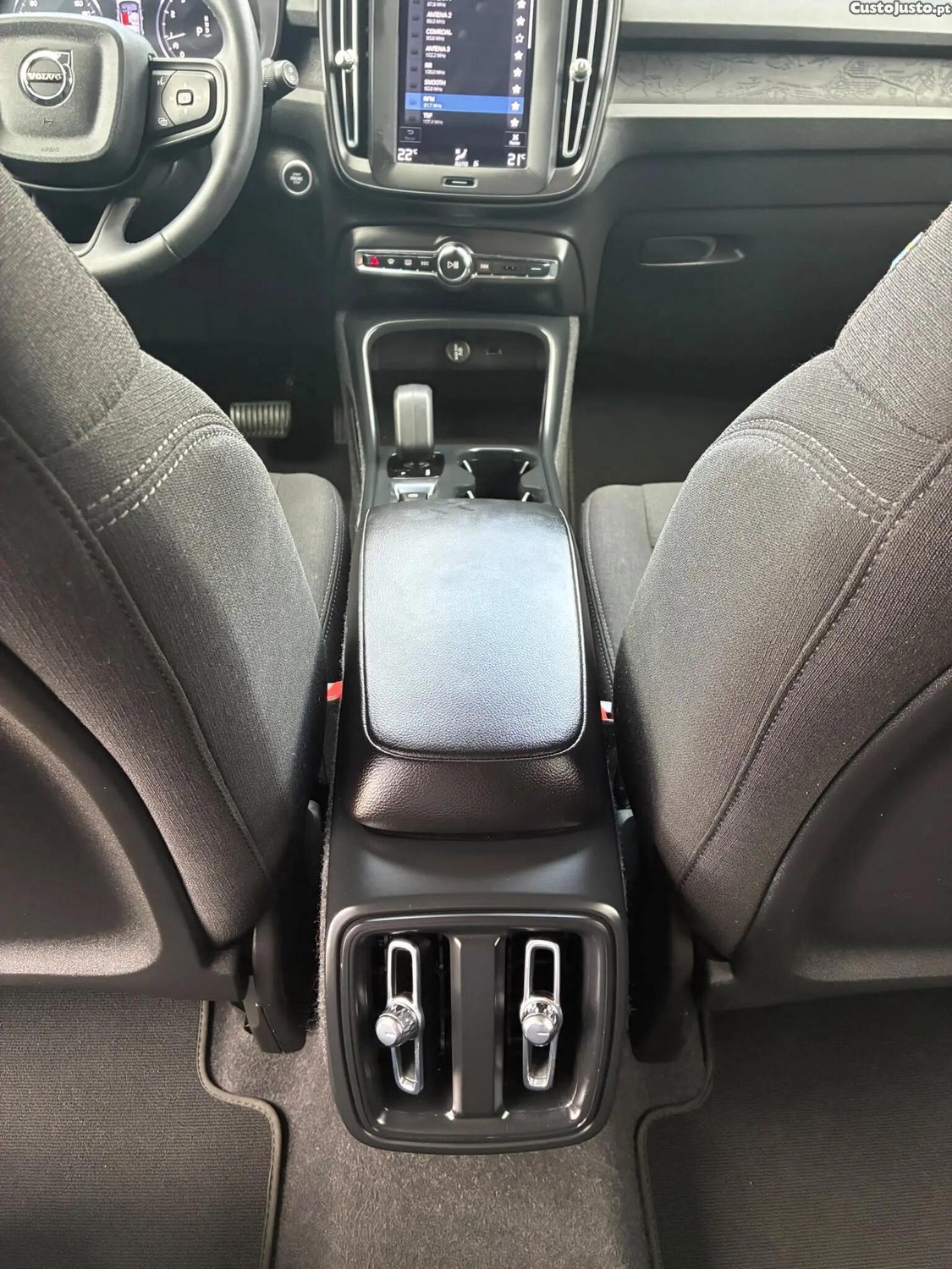 Volvo XC 40 1.5 T2 Momentum Plus Geartronic — fotografia 2