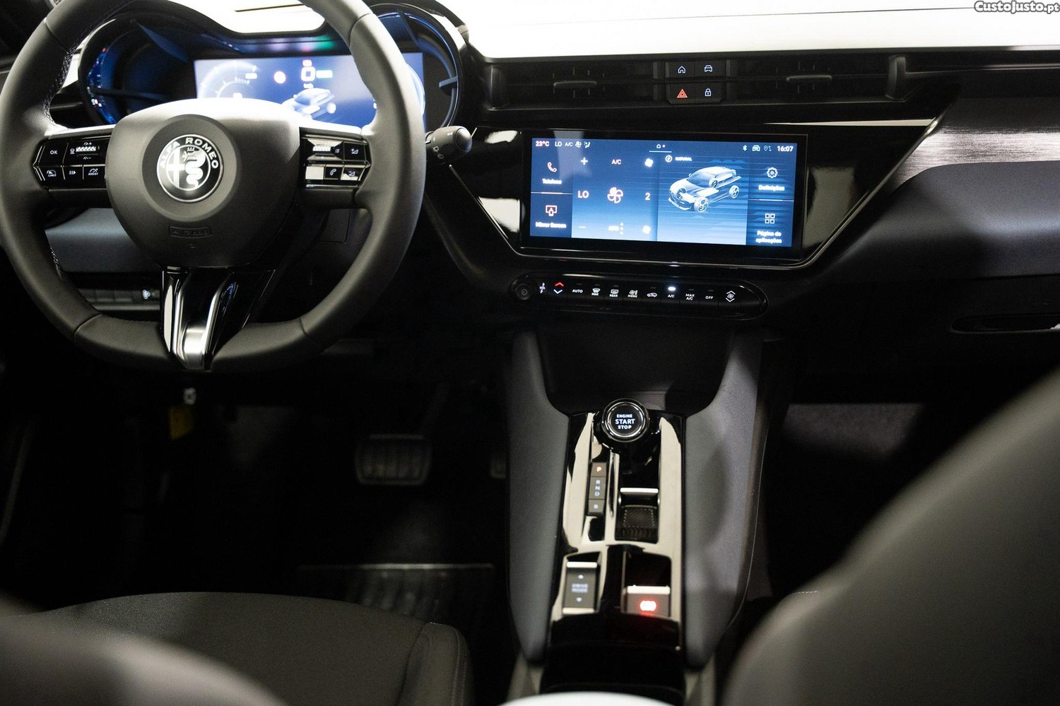 Alfa Romeo Junior 54 kWh Intensa — fotografia 18