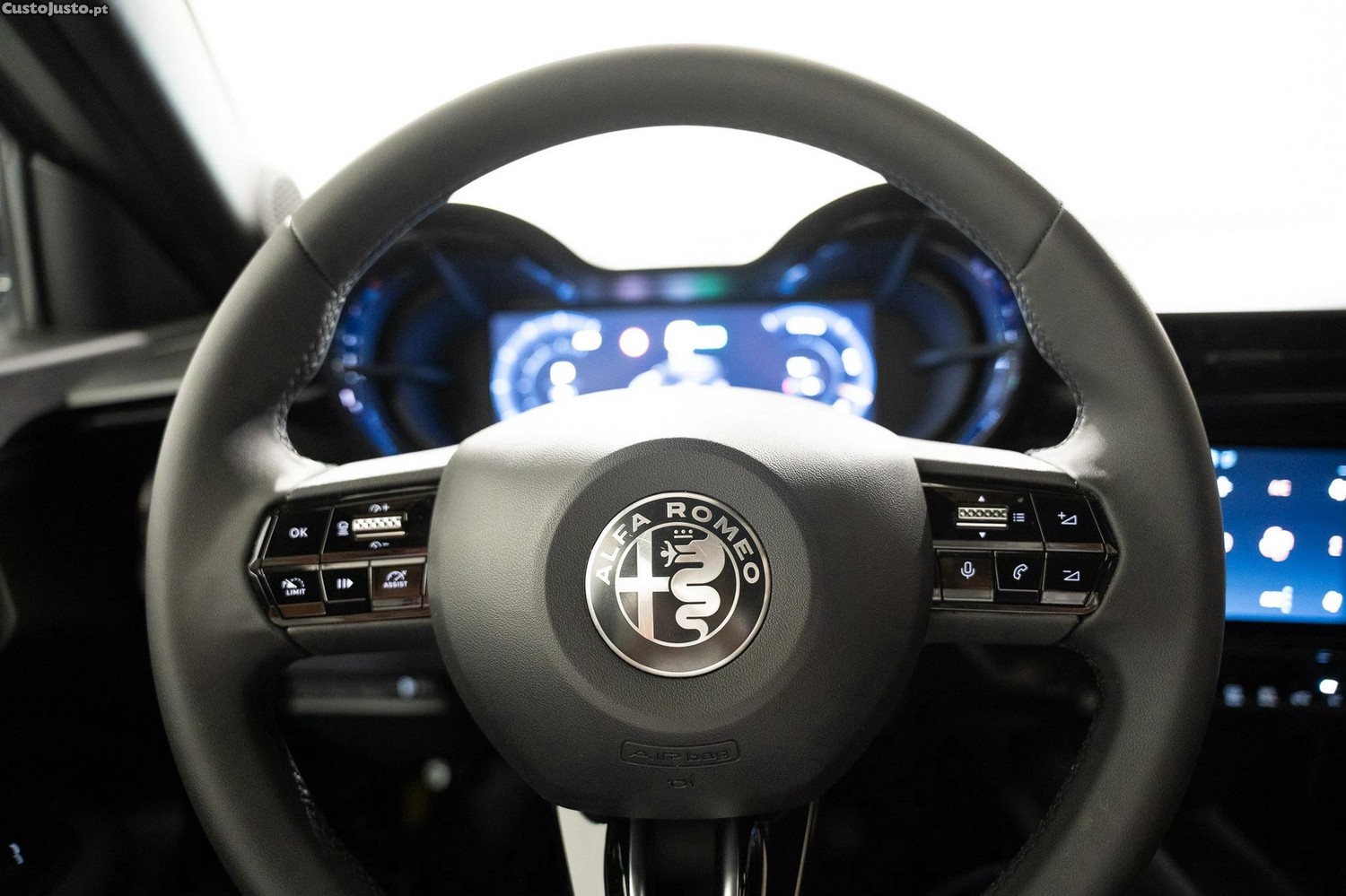 Alfa Romeo Junior 54 kWh Intensa — fotografia 15