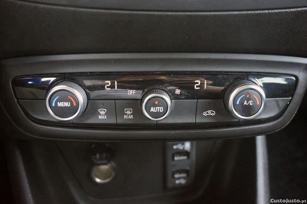 Opel Crossland X 1.2 T Elegance — fotografia 11