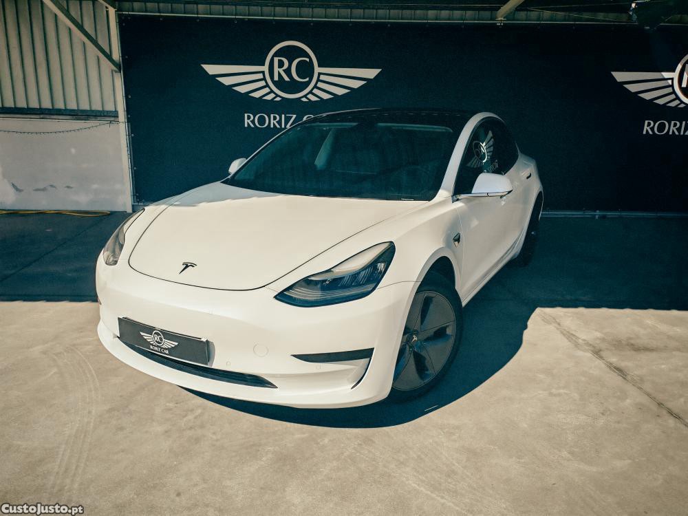Tesla Model 3 Standard Range Plus — fotografia 13