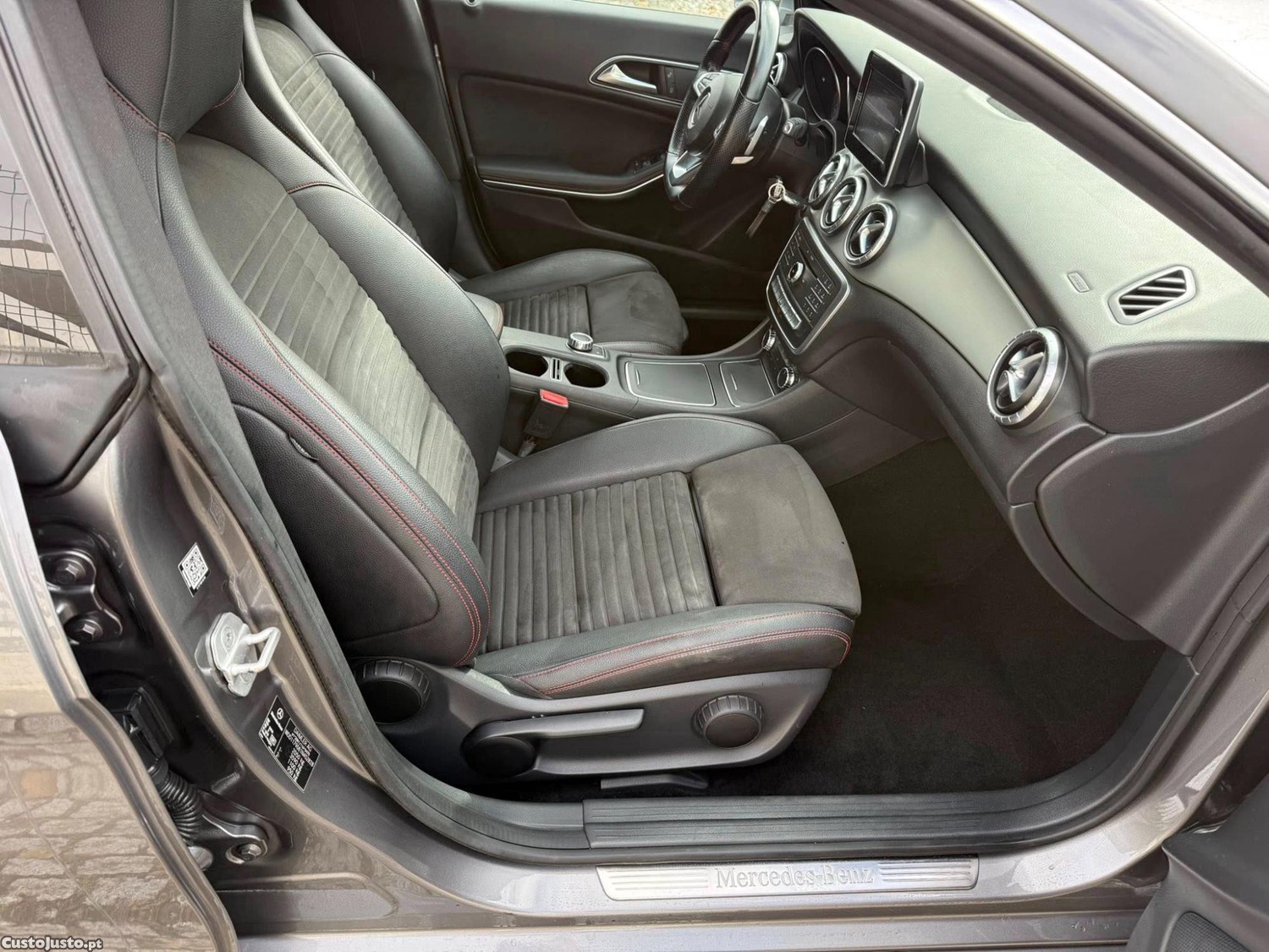 Mercedes-Benz CLA 200 D Shooting Brake AMG Line — fotografia 3