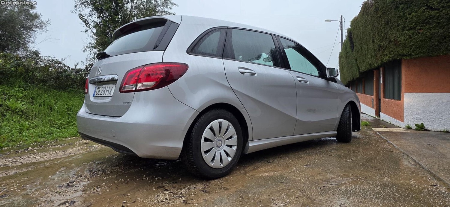 Mercedes-Benz B 180 CDI BlueEFFICIENCY Edition Style — fotografia 8