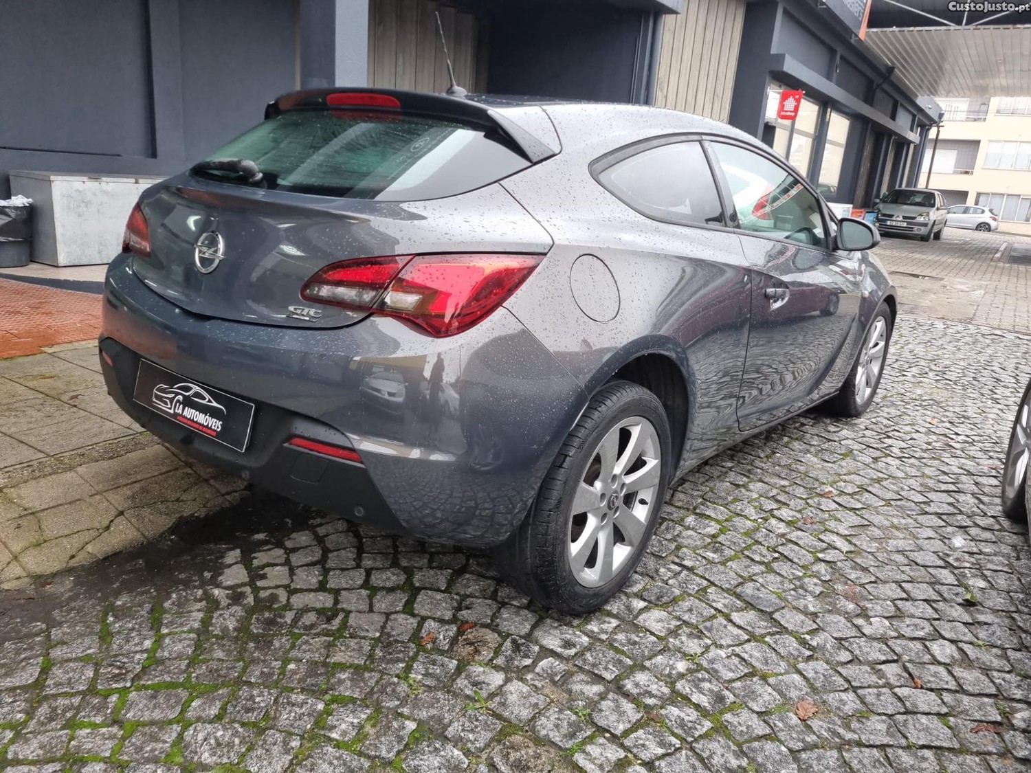 Opel Astra J 1.7 cdti 130CV GTC — fotografia 5