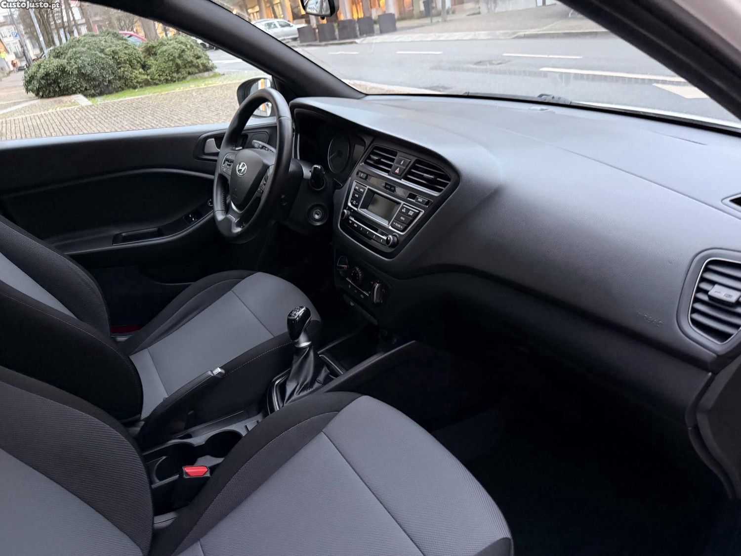 Hyundai i20 1.1 CDRi LED — fotografia 7