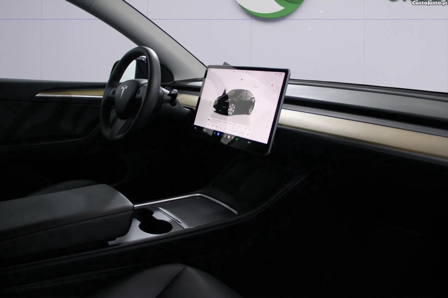 Tesla Model Y Standard — fotografia 7