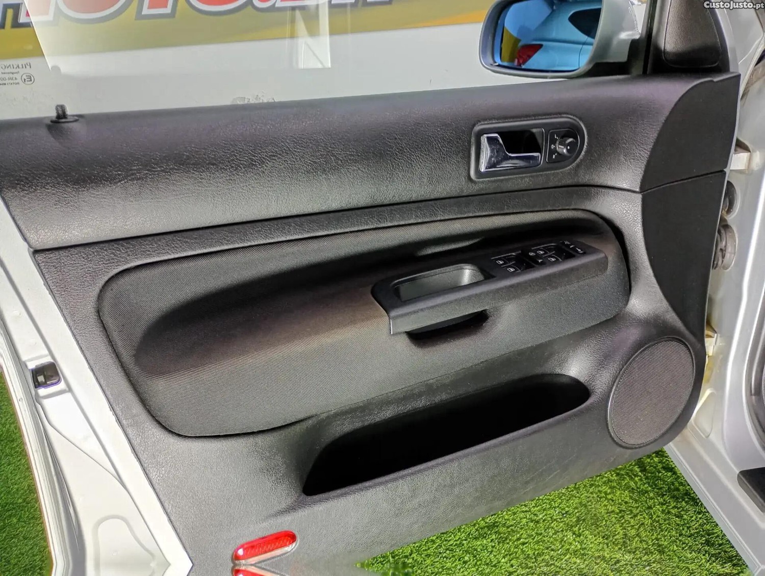 Volkswagen Golf 1.9 TDi Highline — fotografia 13