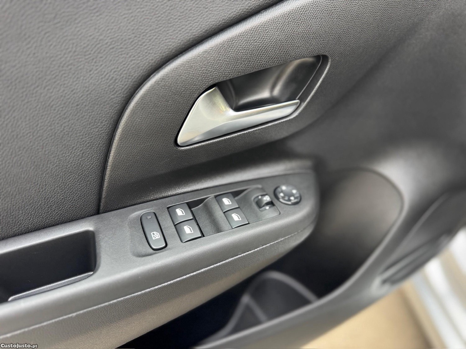 Opel Corsa e e-GS — fotografia 17