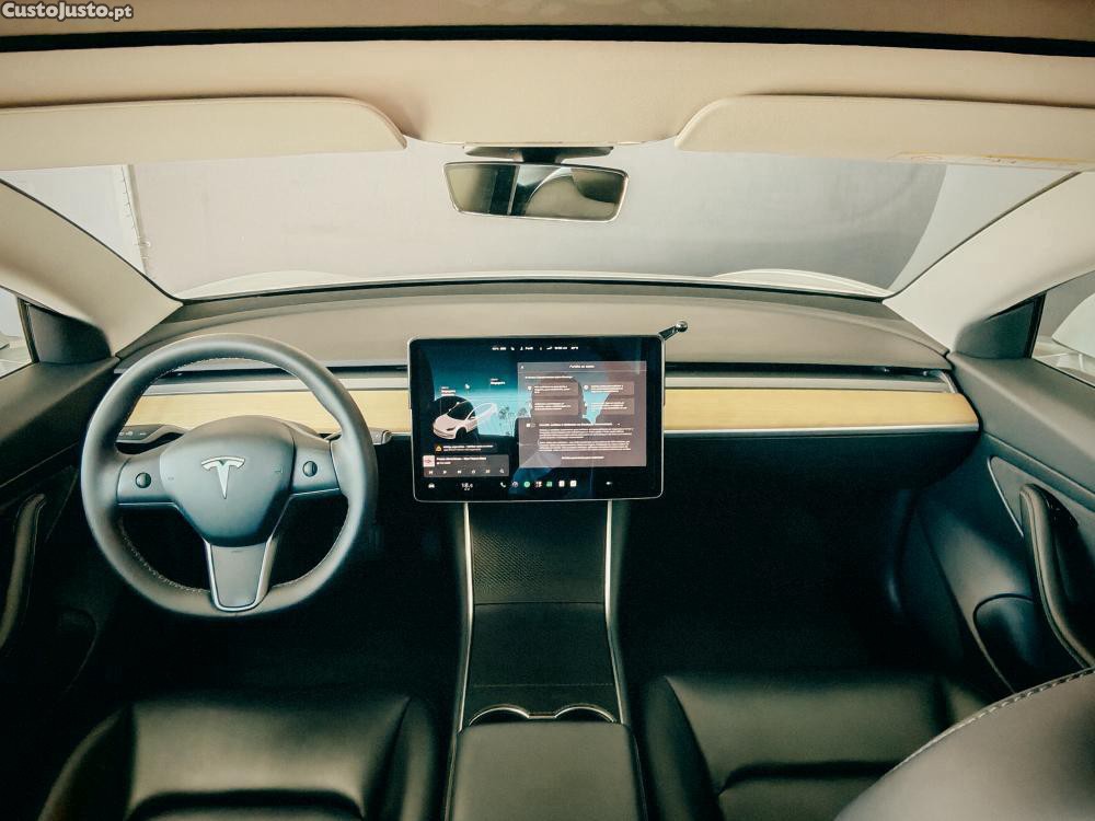 Tesla Model 3 Standard Range Plus — fotografia 4