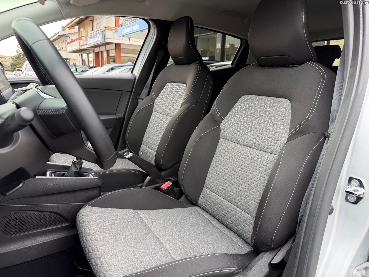 Renault Clio 1.0 TCe Evolution — fotografia 17