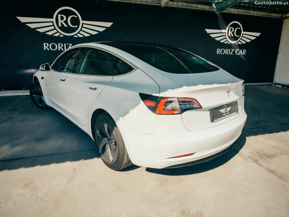 Tesla Model 3 Standard Range Plus — fotografia 8