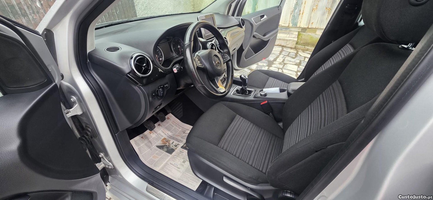 Mercedes-Benz B 180 CDI BlueEFFICIENCY Edition Style — fotografia 7