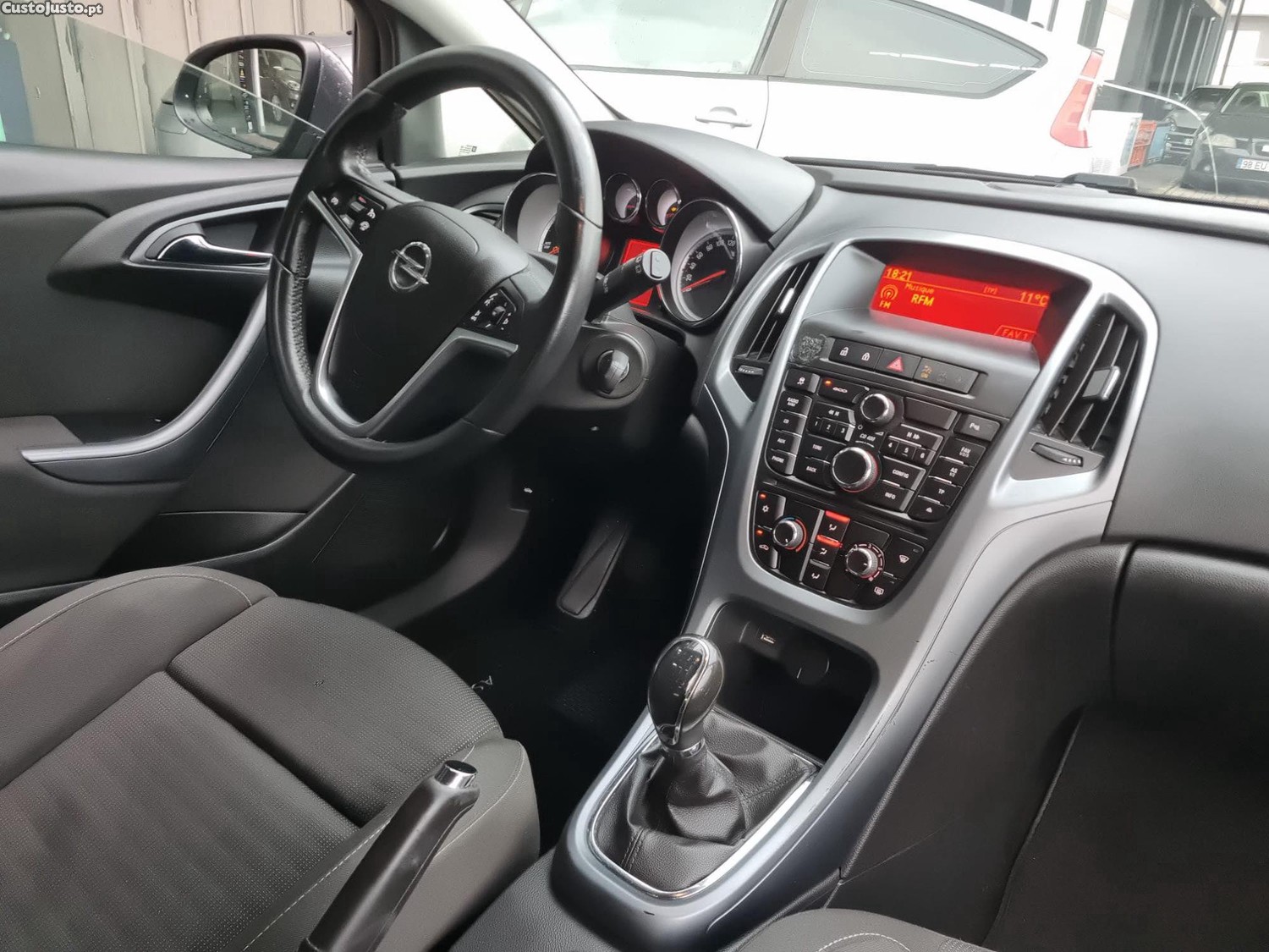 Opel Astra J 1.7 cdti 130CV GTC — fotografia 3
