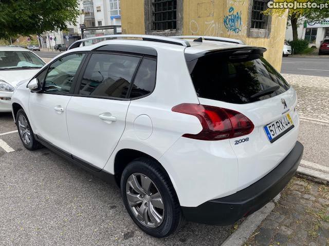 Peugeot 2008 1.2 PureTech Style — fotografia 3