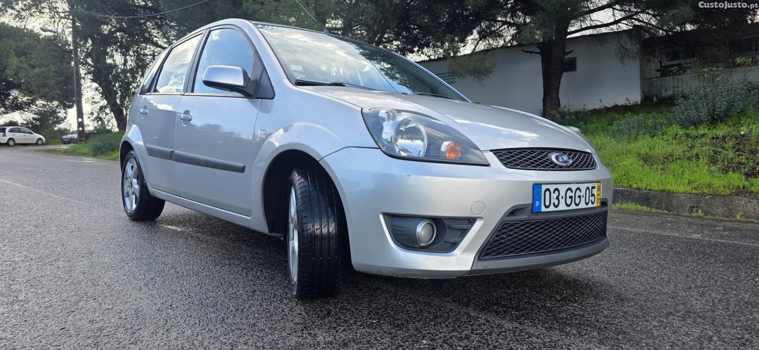 Ford Fiesta 1.4 TDCi Trend — fotografia 6