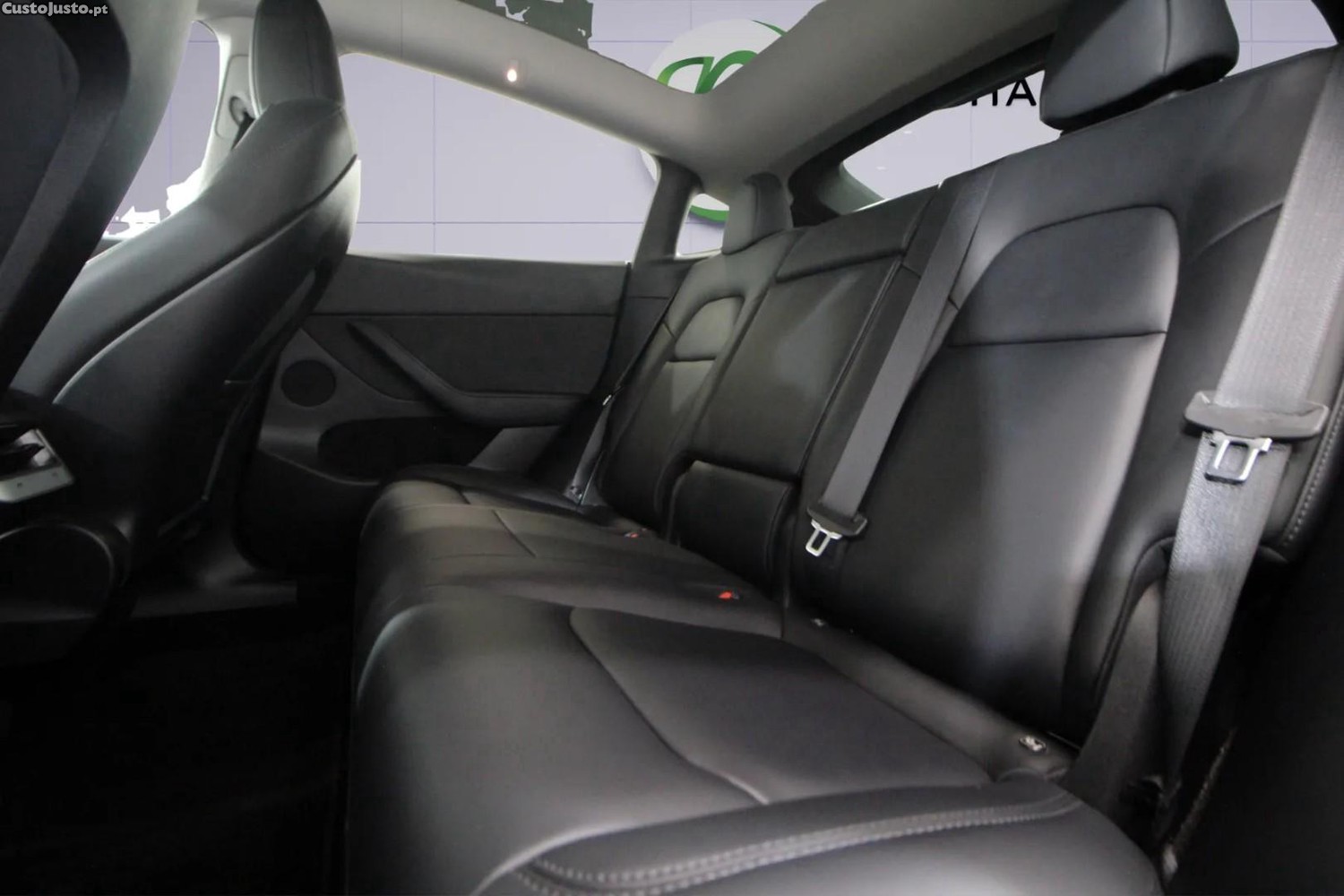 Tesla Model Y Standard — fotografia 4