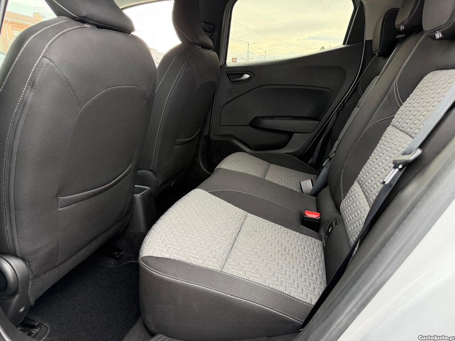 Renault Clio 1.0 TCe Evolution — fotografia 16