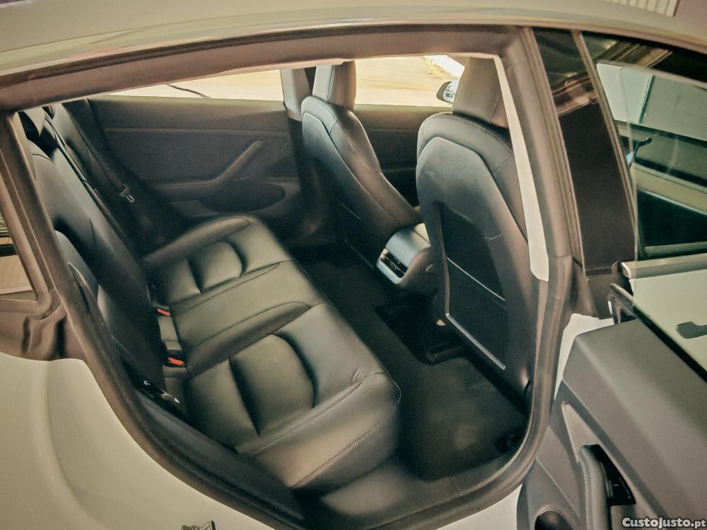 Tesla Model 3 Standard Range Plus — fotografia 3