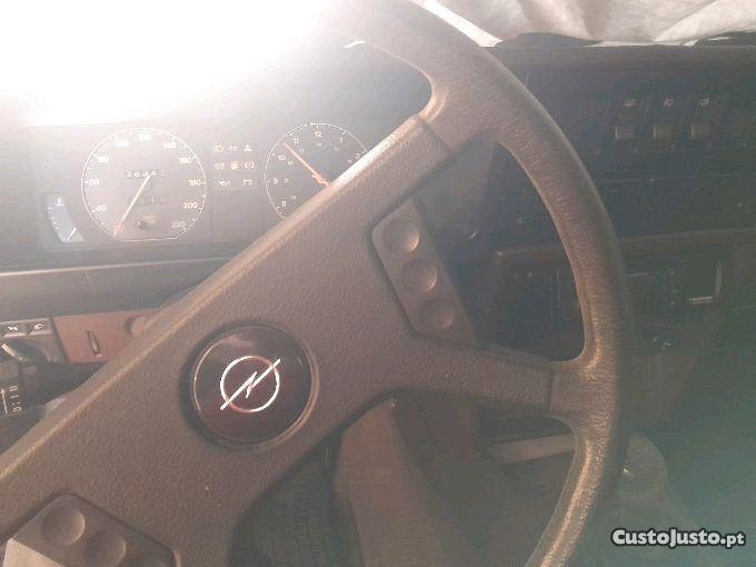 Opel Rekord 1.8 — fotografia 3