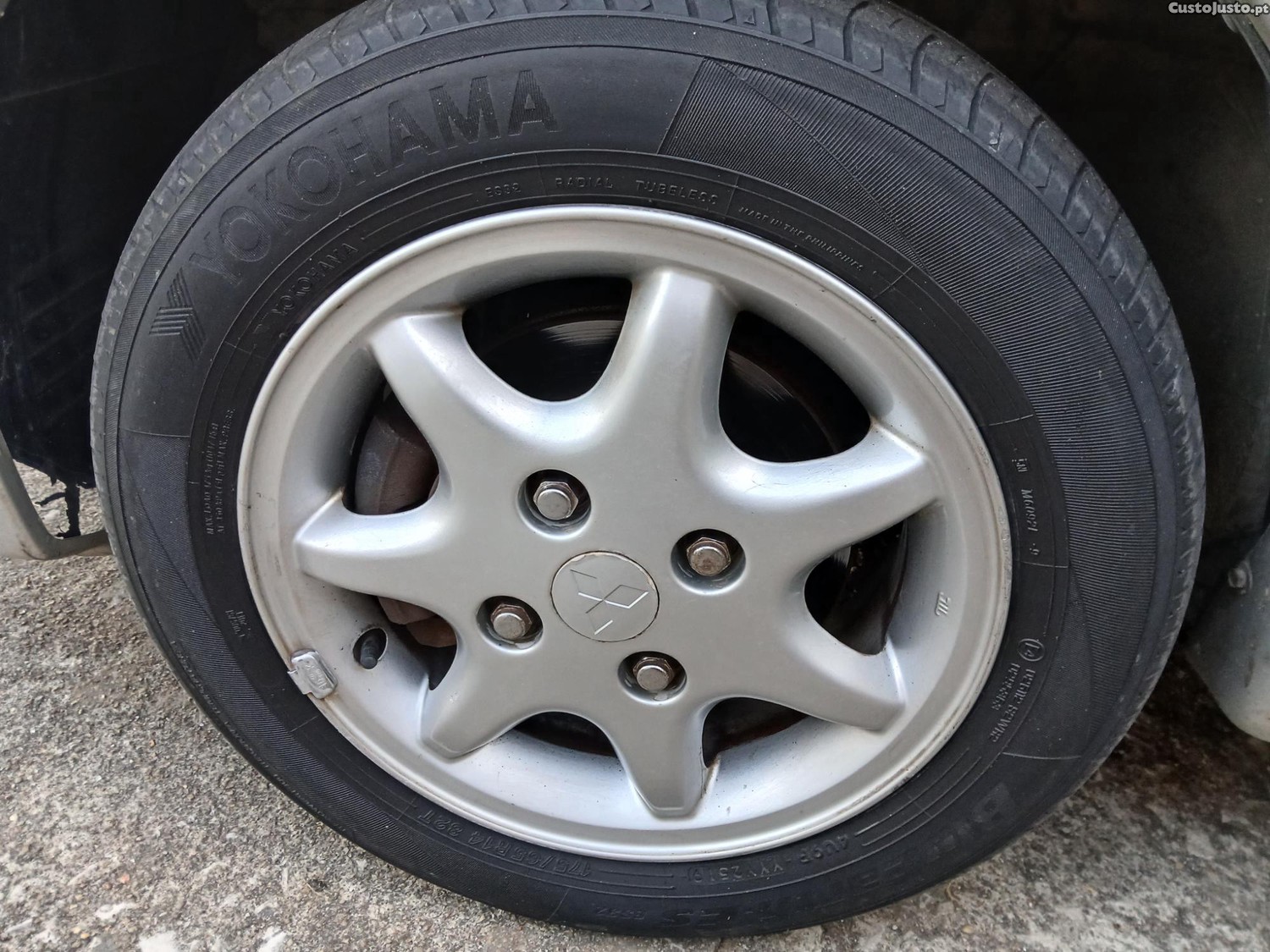 Mitsubishi Space Star 1.3i — fotografia 3