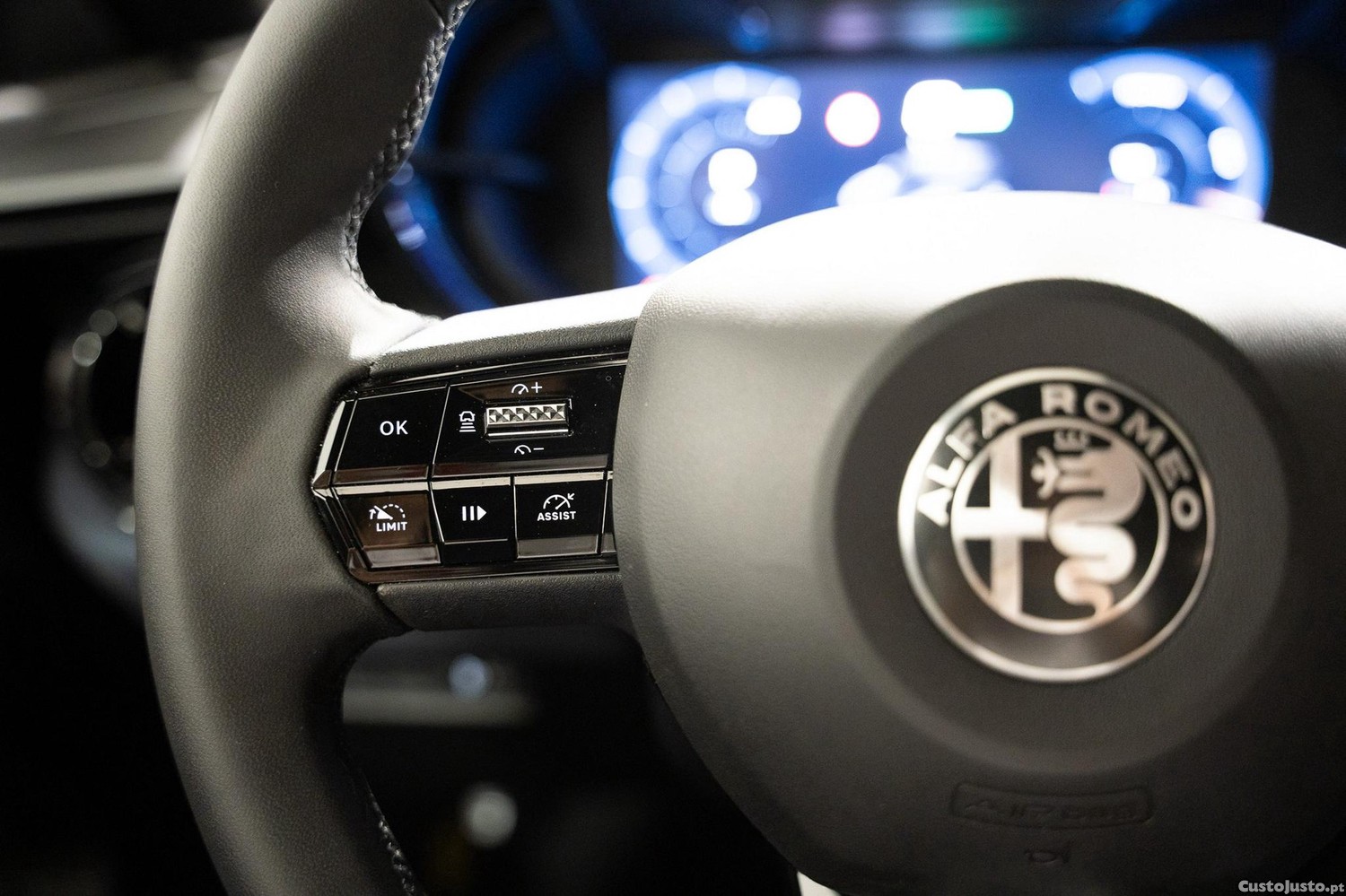 Alfa Romeo Junior 54 kWh Intensa — fotografia 16