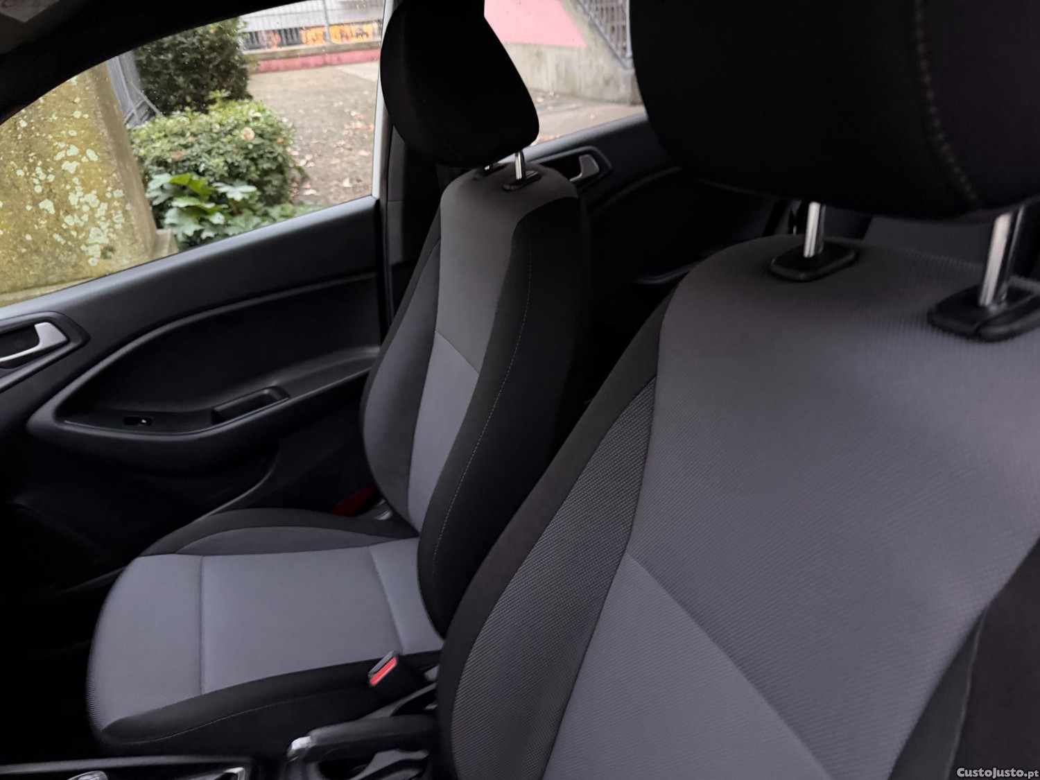 Hyundai i20 1.1 CDRi LED — fotografia 13