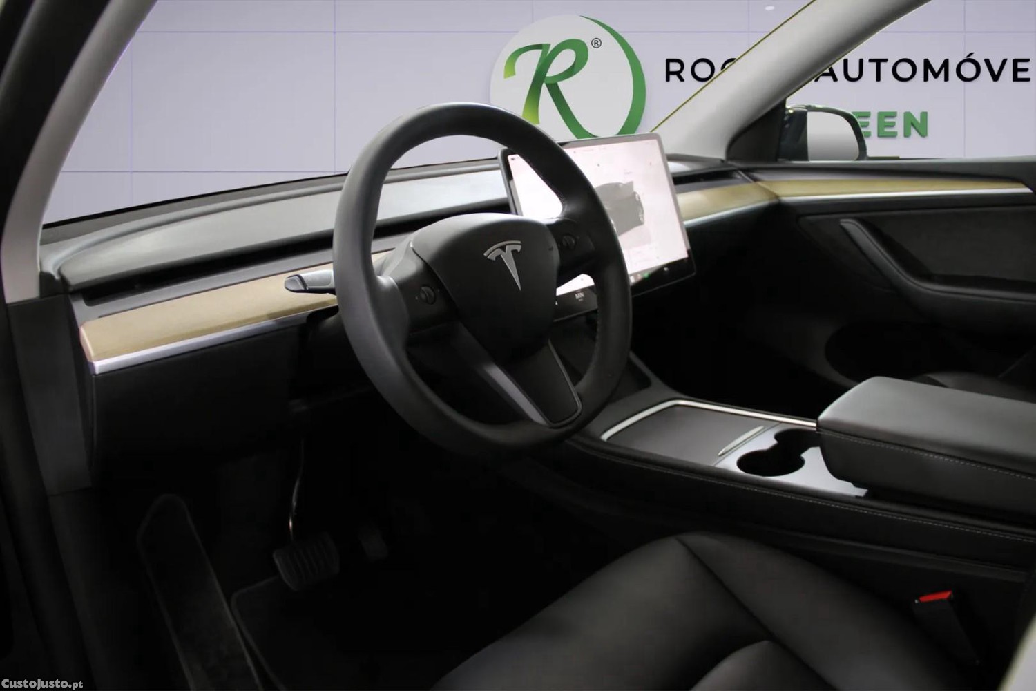 Tesla Model Y Standard — fotografia 8