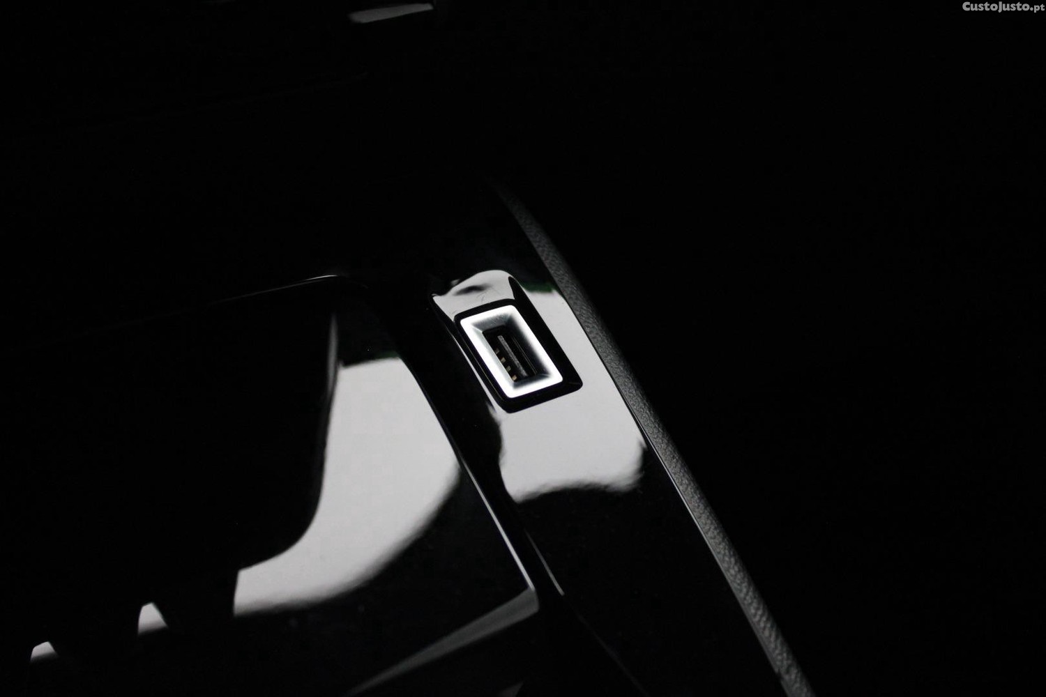 Peugeot e-2008 GT — fotografia 17