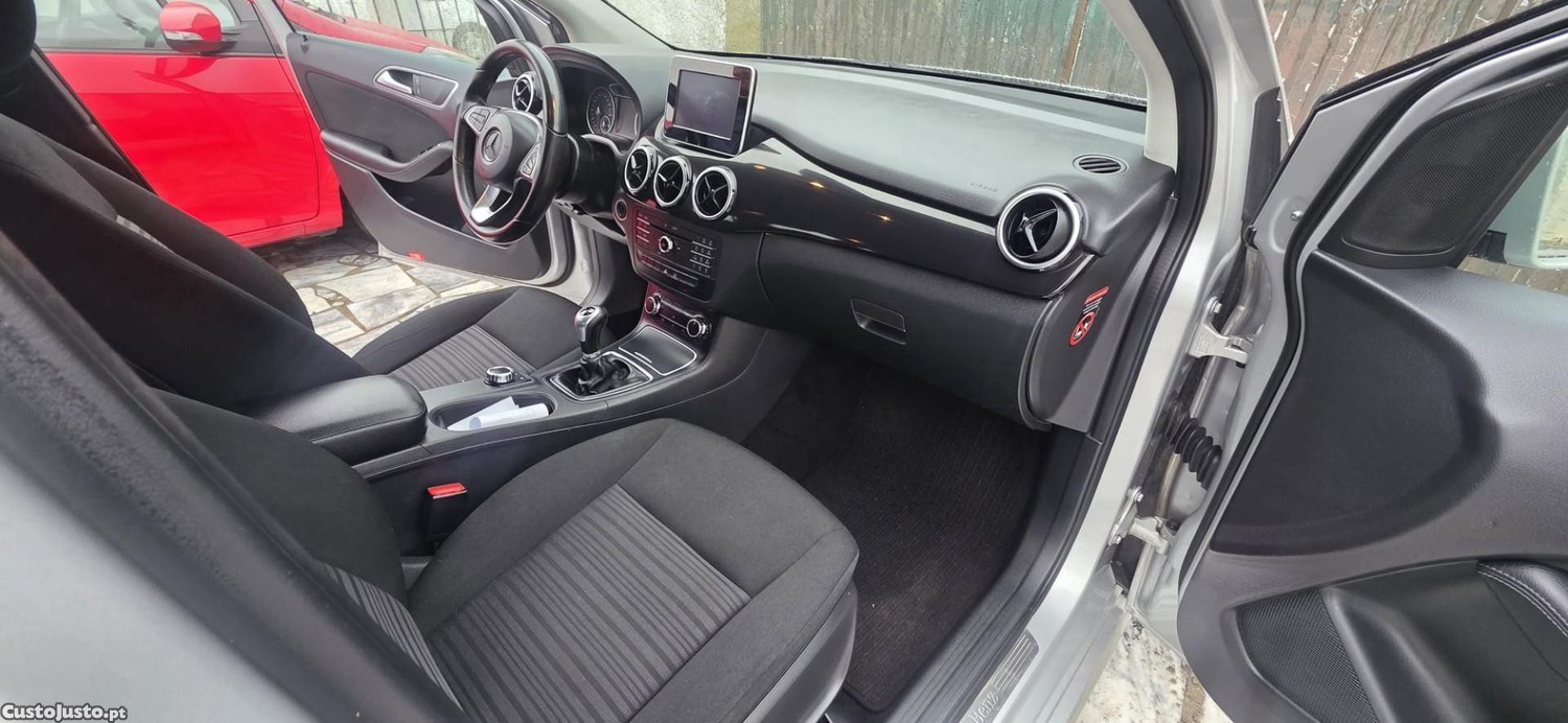Mercedes-Benz B 180 CDI BlueEFFICIENCY Edition Style — fotografia 6