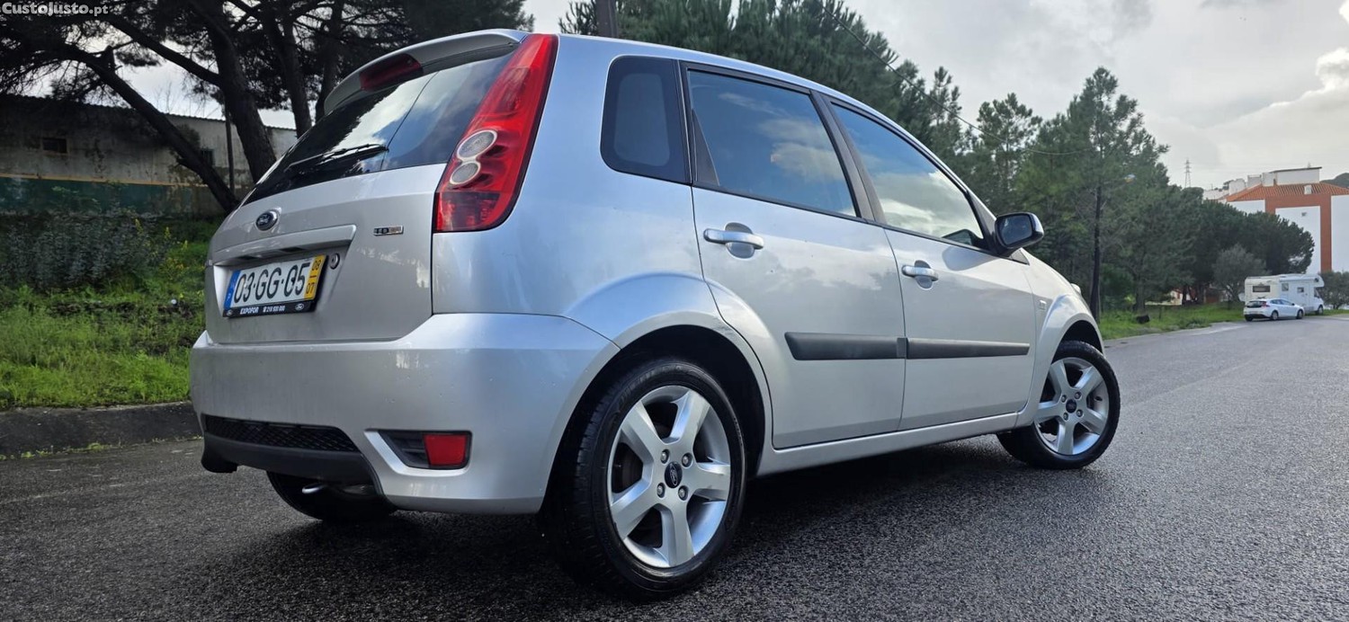 Ford Fiesta 1.4 TDCi Trend — fotografia 5