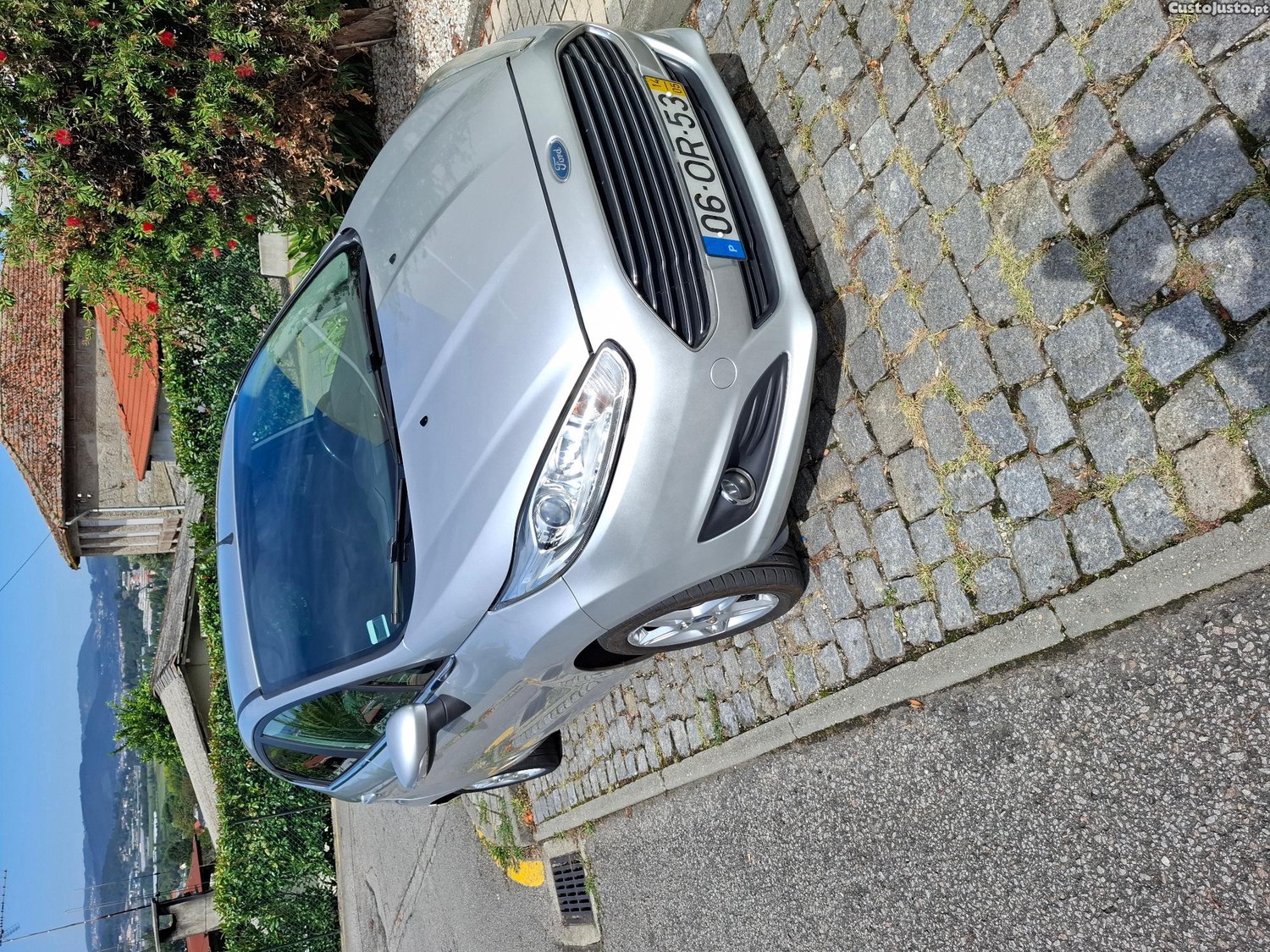 Ford Fiesta 5 portas — fotografia 4