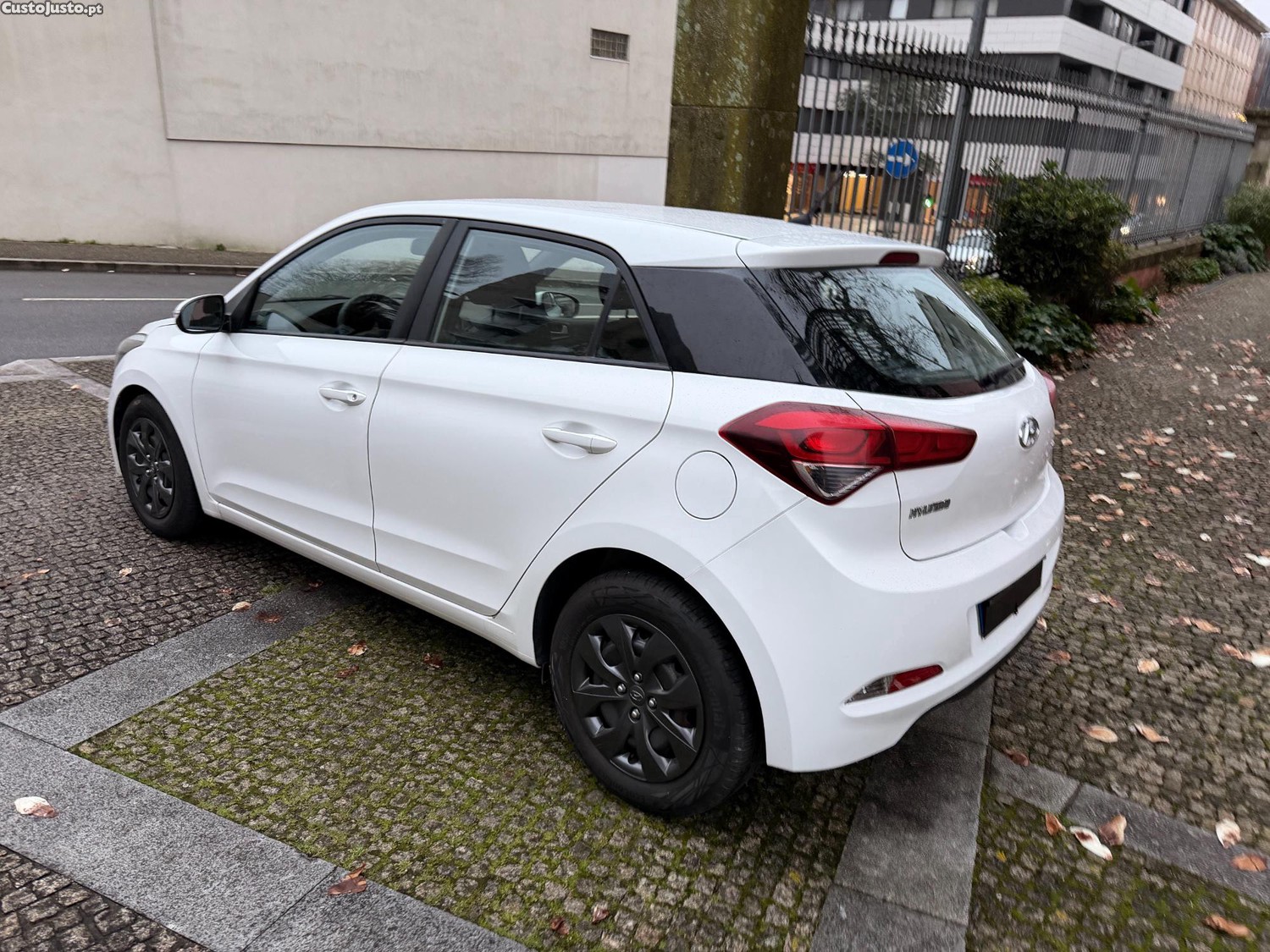 Hyundai i20 1.1 CDRi LED — fotografia 21
