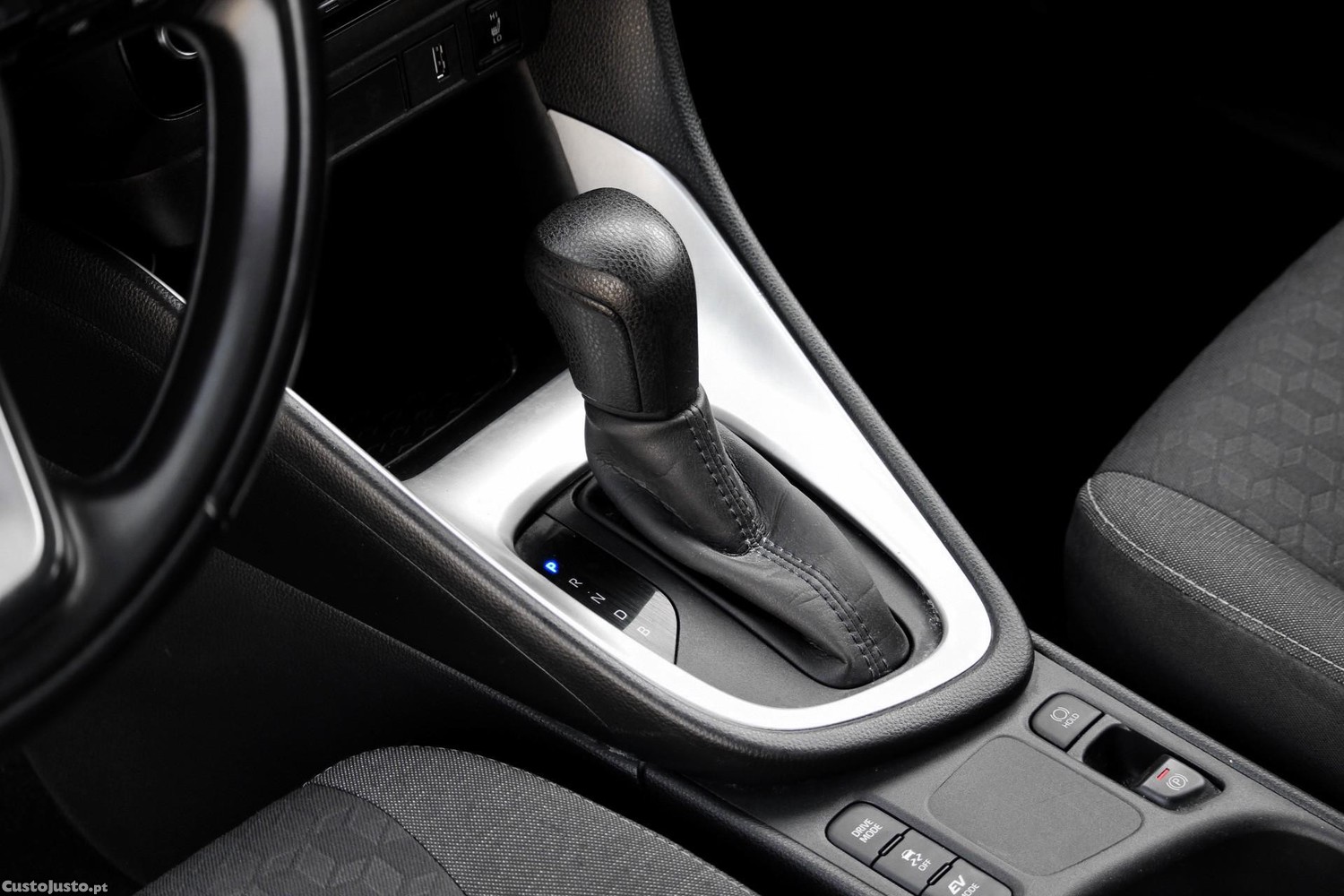 Toyota Yaris 1.5 HDF Comfort — fotografia 19