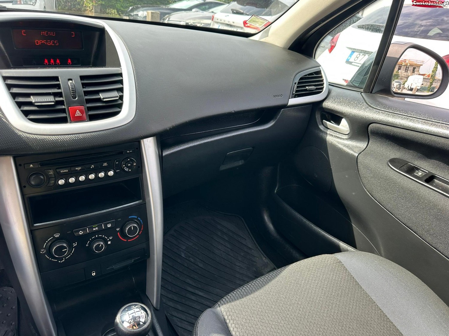 Peugeot 207 1.4 HDi Sport — fotografia 8