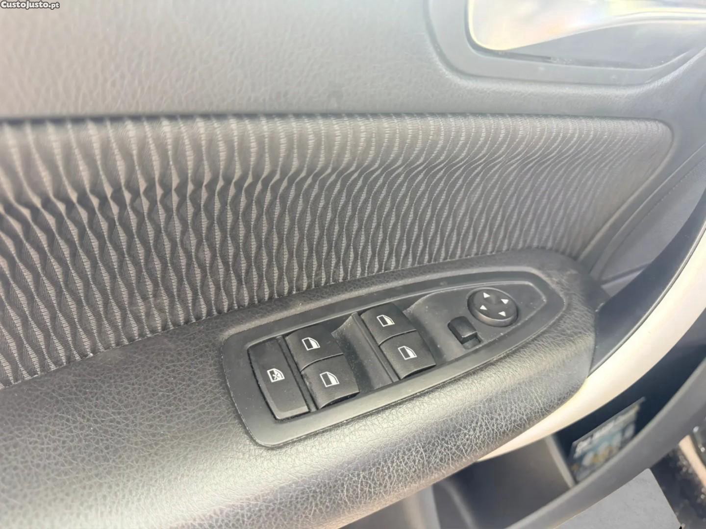 BMW 118 i Advantage — fotografia 3