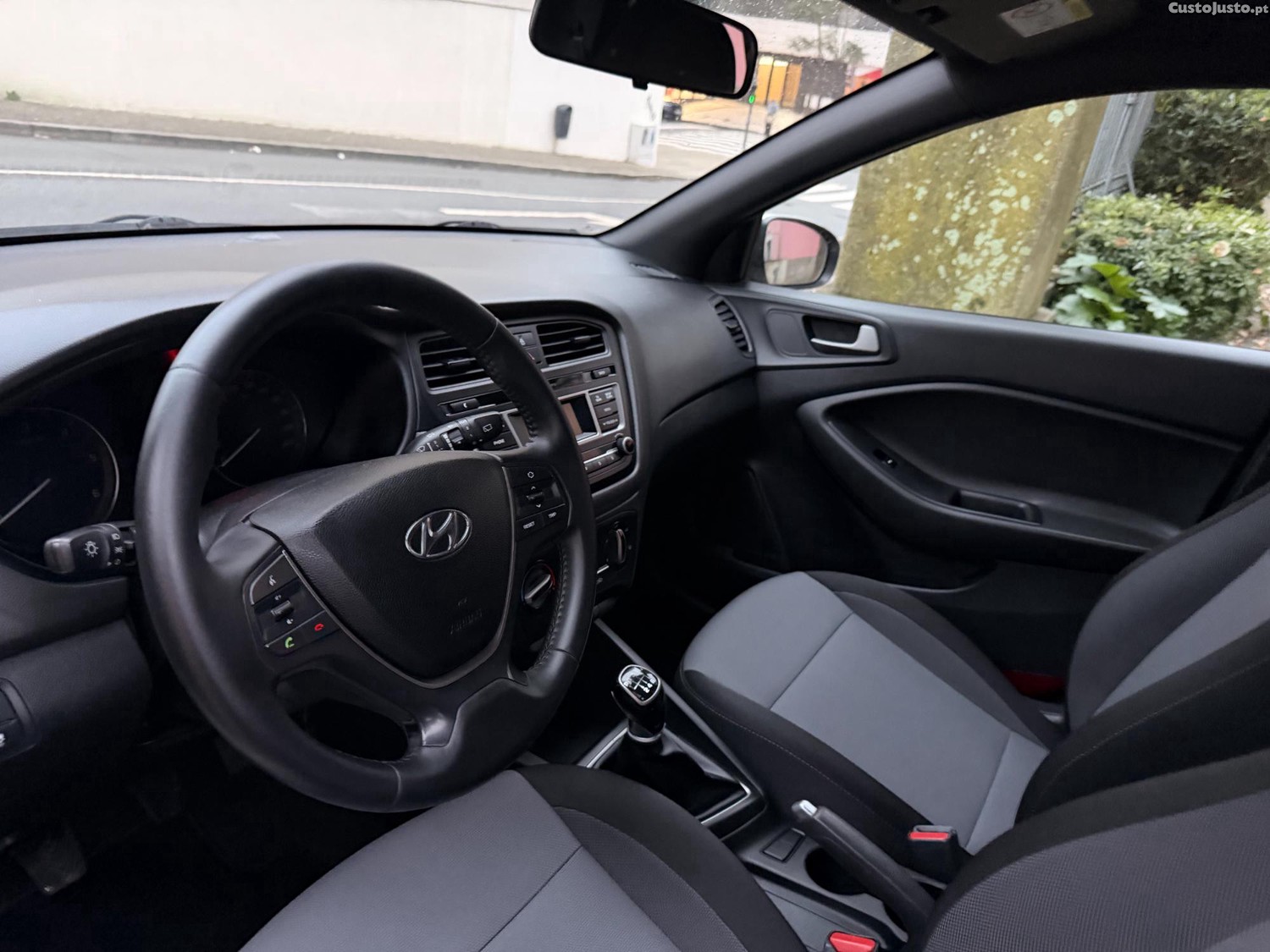 Hyundai i20 1.1 CDRi LED — fotografia 14