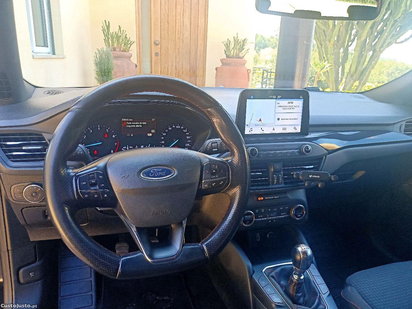 Ford Focus ST-Line 1.0 EcoBoost — fotografia 8