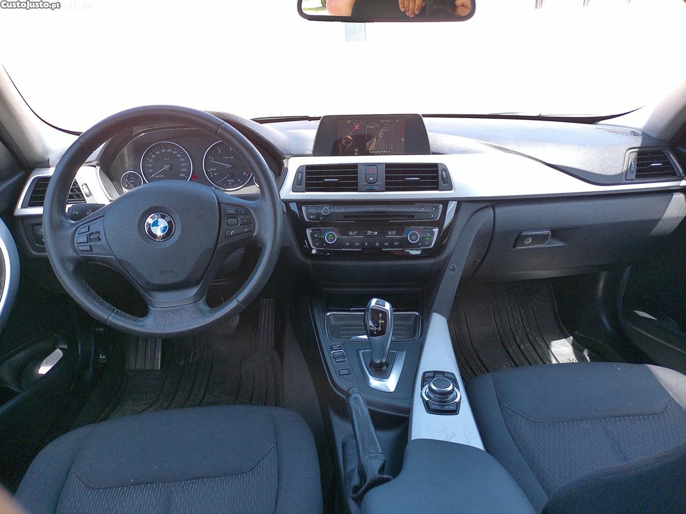 BMW 320 d Touring Efficient Dynamics — fotografia 4