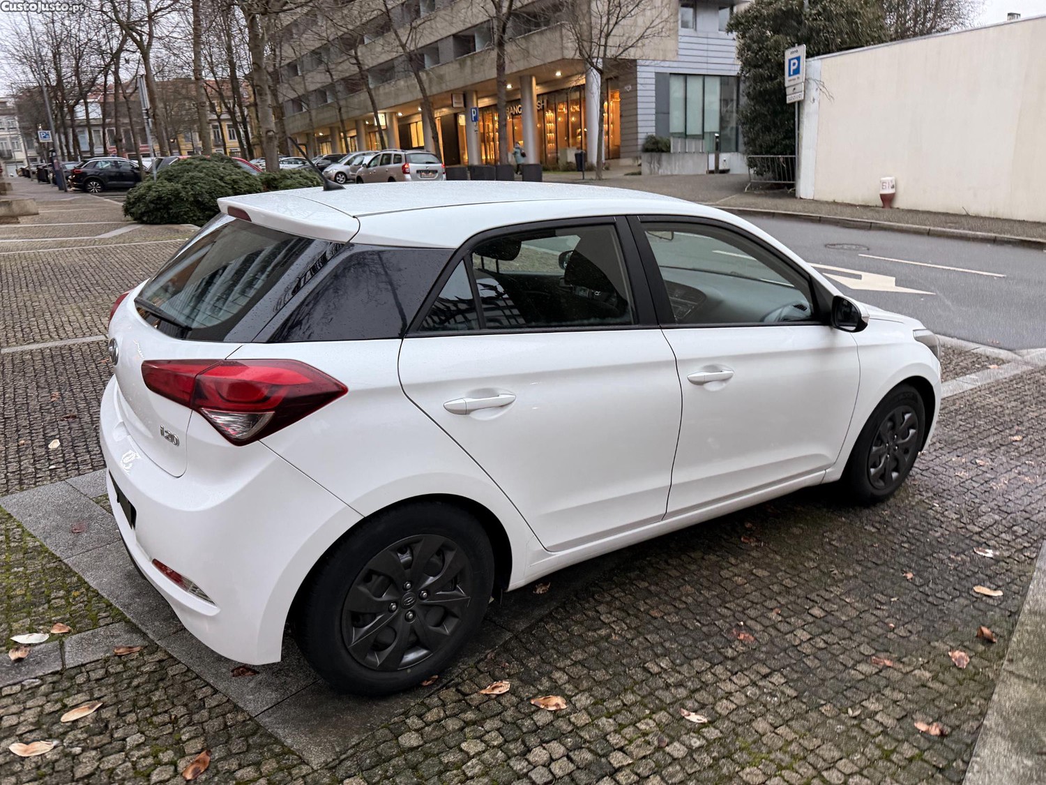 Hyundai i20 1.1 CDRi LED — fotografia 19
